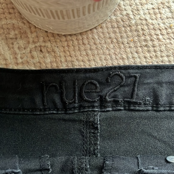RUE 21 black with stretch denim shorts - Picture 3 of 5